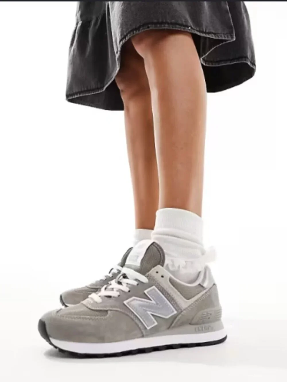 New Balance 574 sneakers Grey White Women sz 6 / Men sz 4.5 WIDE ML574EGG
